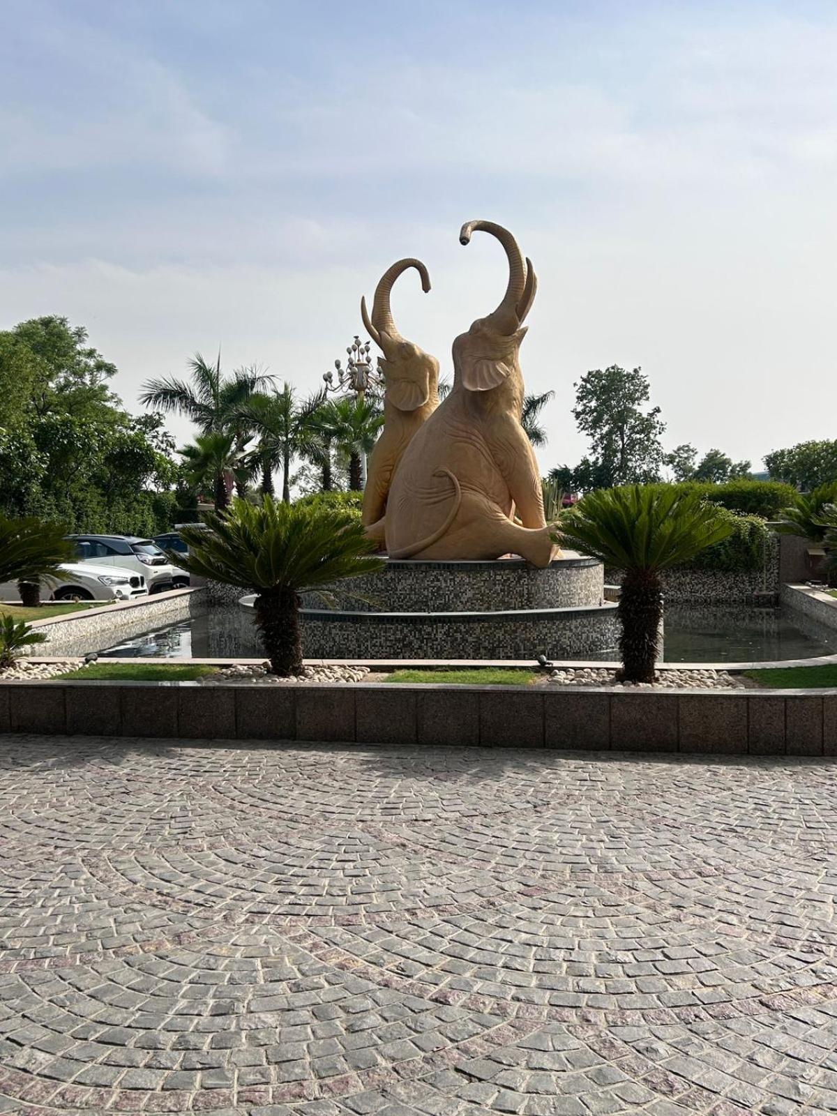 Saura Hotel, Agra - A Club Mahindra Associate Luaran gambar