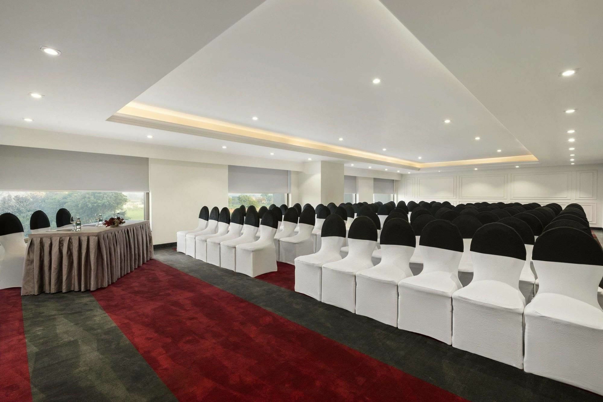 Saura Hotel, Agra - A Club Mahindra Associate Luaran gambar